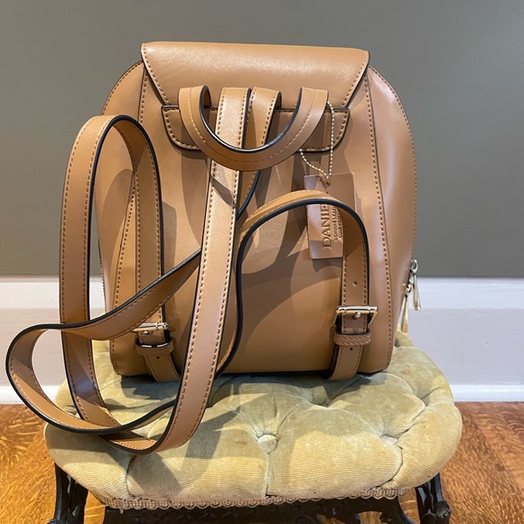 Danier leather knapsack purse (NWOT) - Picture 5 of 9